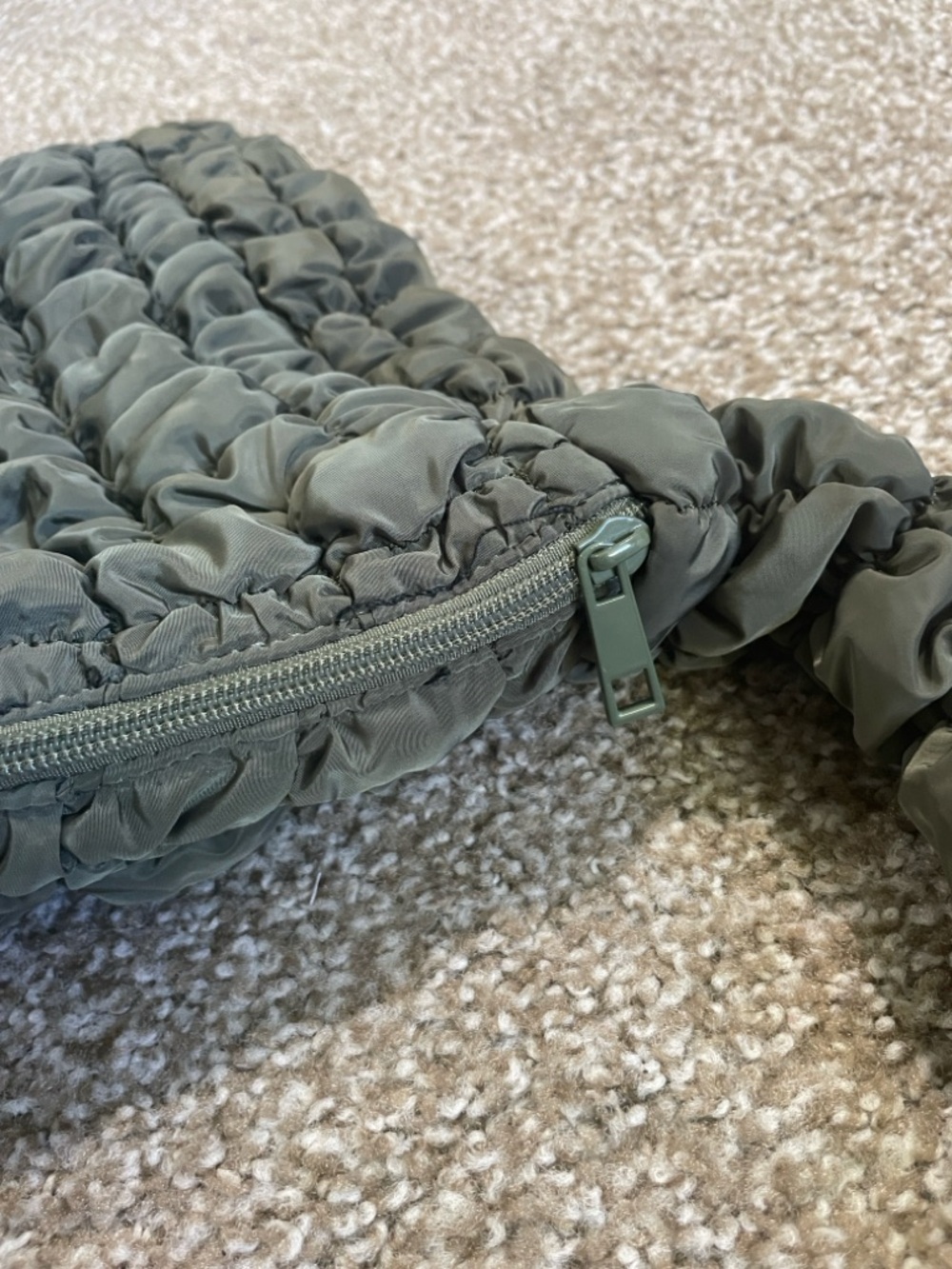 No Boundaries Women's Quilted Puffer Oversized Shoulder Hobo Bag, Olive Green 💚 - Picture 6 of 11